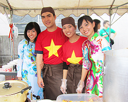 大学祭「よんよん祭」で模擬店を出店しました