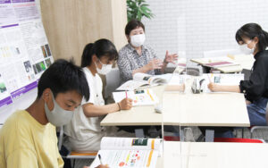真剣にメモを取る皆さん