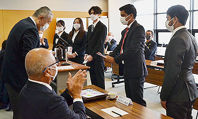 四日市北ロータリクラブ学内特別奨学金授与式