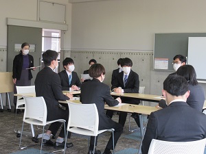 就職活動研修会　グループディスカッションの様子