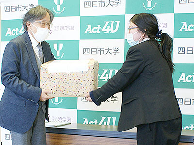 新型コロナウイルスまん延防止品の寄贈式
